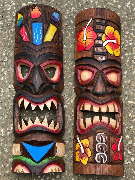 Tiki Mask .